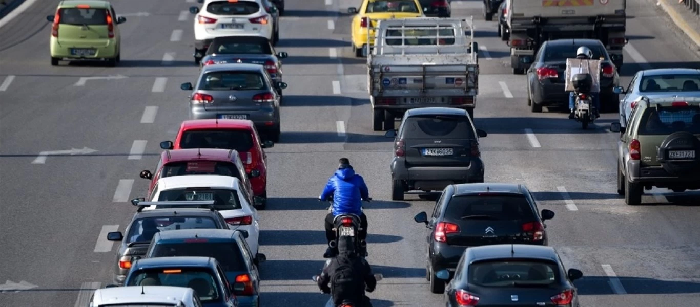 Επιστρέφουν οι Αθηναίοι: Μποτιλιαρισμένη η Εθνική Οδός Αθηνών-Κορίνθου (βίντεο)